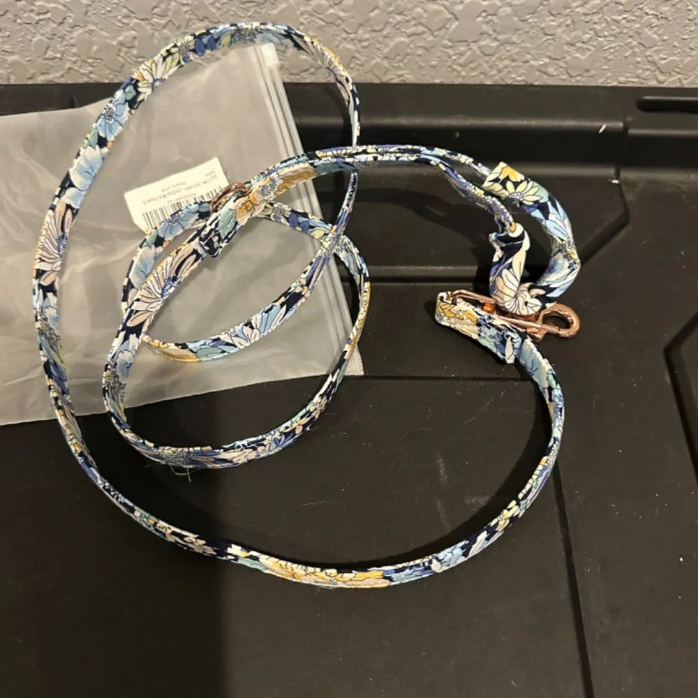 NWT Cute Floral Leash, Collar and Bow Set